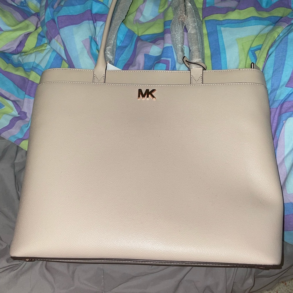 Micheal kors tote bag never been used